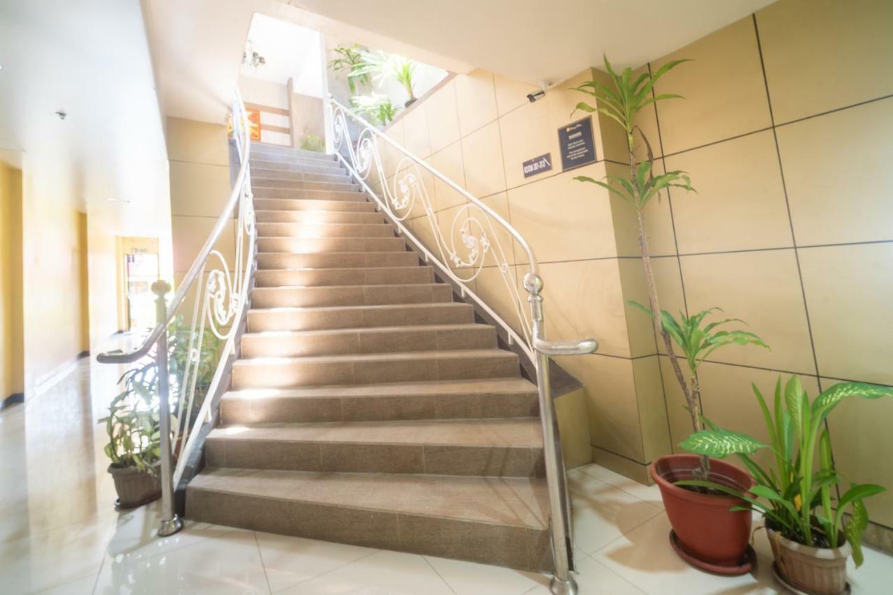 Oyo 197 Sunny Point Hotel Davao City Exterior foto